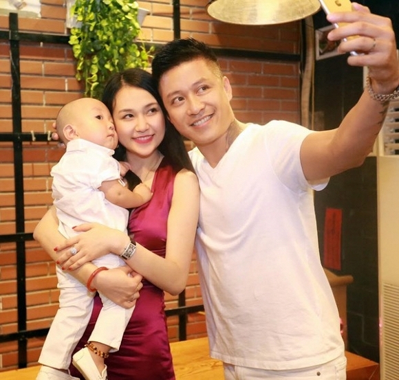 Tuấn Hưng hạnh phúc khi sắp được đón công chúa thứ 2 chào đời 0