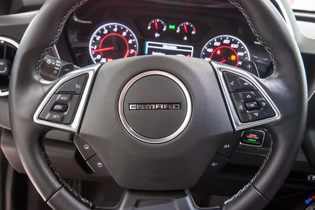 Chevrolet Camaro Convertible 2017 giá trên 3 tỷ Đồng có gì hot? - Ảnh 8.