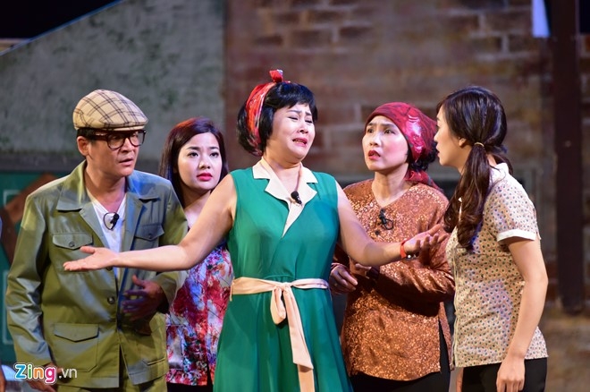 NSUT Minh Hang khoc nuc no trong dem dien truoc khi ve huu hinh anh 1