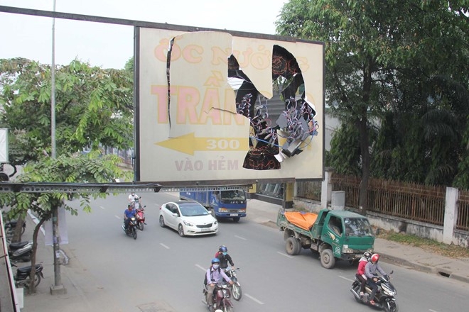 Quan oc o Sai Gon bi nem bom xang luc rang sang hinh anh 2