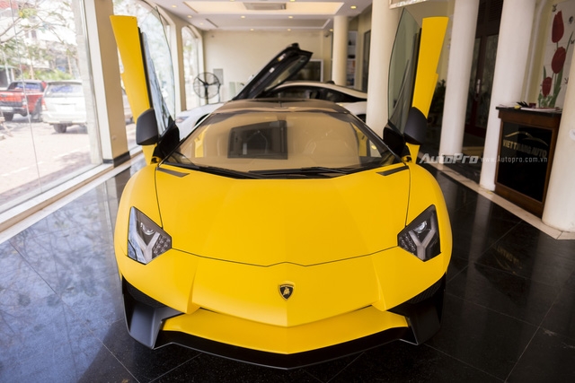 Chiêm ngưỡng vẻ sexy của Lamborghini Aventador SV mui trần giá 39 tỷ Đồng tại Việt Nam - Ảnh 1.