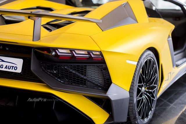 Chiêm ngưỡng vẻ sexy của Lamborghini Aventador SV mui trần giá 39 tỷ Đồng tại Việt Nam - Ảnh 8.