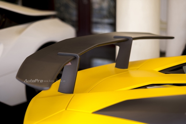 Chiêm ngưỡng vẻ sexy của Lamborghini Aventador SV mui trần giá 39 tỷ Đồng tại Việt Nam - Ảnh 10.