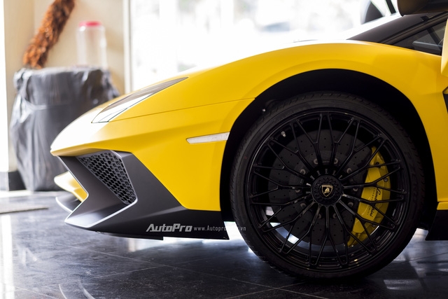 Chiêm ngưỡng vẻ sexy của Lamborghini Aventador SV mui trần giá 39 tỷ Đồng tại Việt Nam - Ảnh 11.