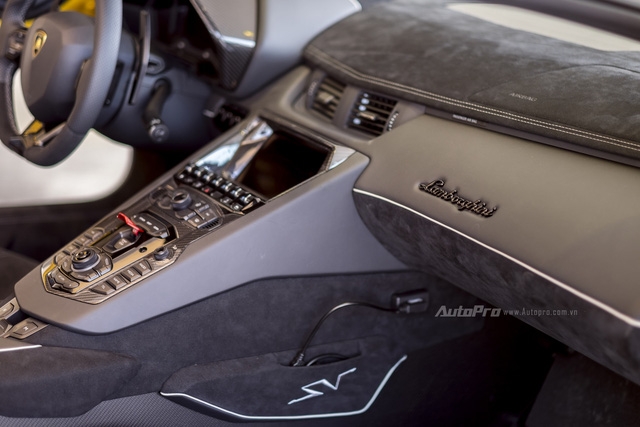 Chiêm ngưỡng vẻ sexy của Lamborghini Aventador SV mui trần giá 39 tỷ Đồng tại Việt Nam - Ảnh 13.