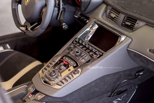 Chiêm ngưỡng vẻ sexy của Lamborghini Aventador SV mui trần giá 39 tỷ Đồng tại Việt Nam - Ảnh 14.