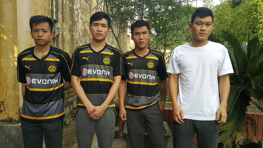  Các đối tượng tại cơ quan công an - Ảnh: Nghĩa Bình 