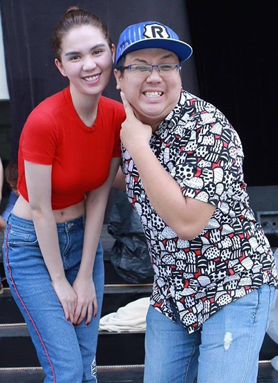ngoc-trinh-khoe-eo-khi-tap-kich-2