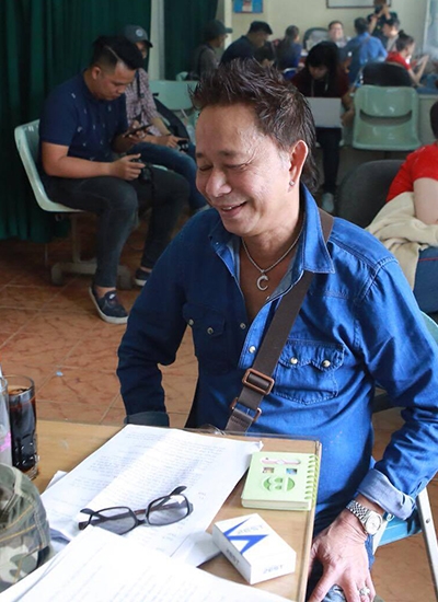 ngoc-trinh-khoe-eo-khi-tap-kich-6