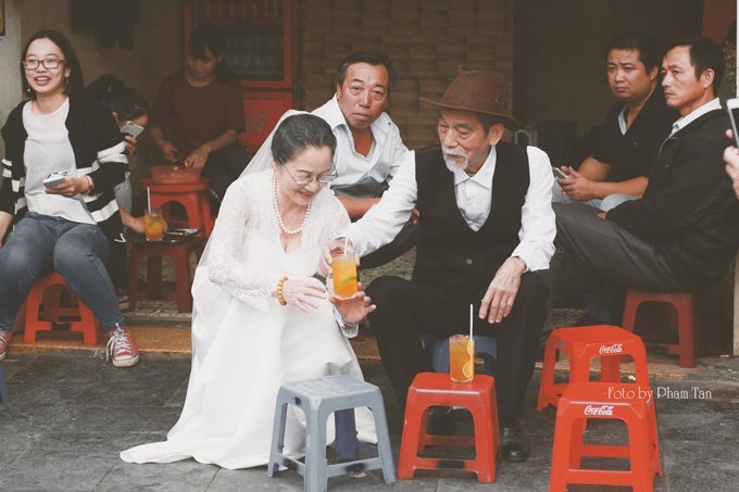 Xôn xao ảnh kỷ niệm đám cưới vàng của diễn viên phim 'Đất và người'