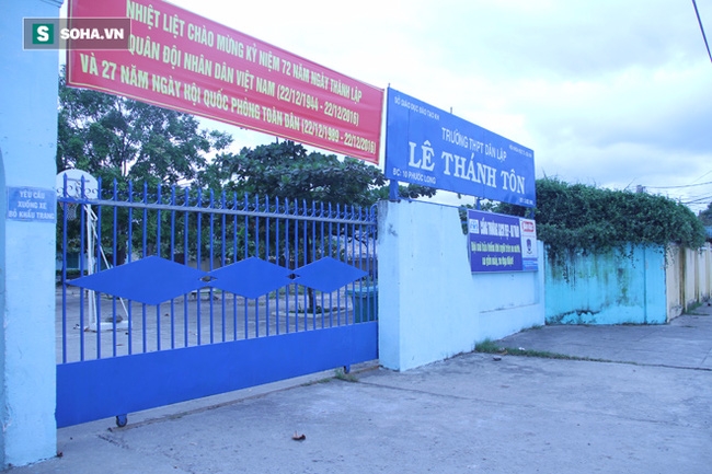 Bị sao đỏ nhắc nhở, nam sinh chặn đâm bạn ngay trước cổng trường - Ảnh 2.