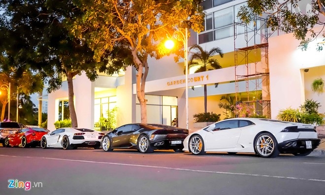 Cuong Do La gay chu y voi sieu xe Ferrari F12 do DMC hinh anh 6