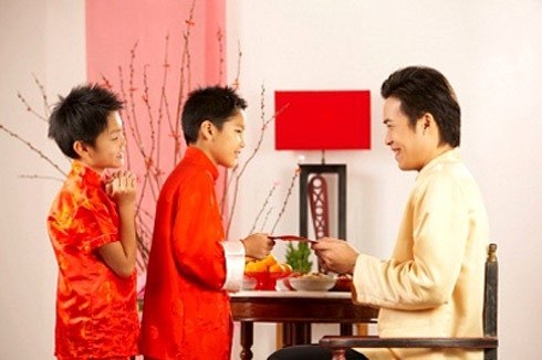 'Năm nay đen đủ thứ, vì thằng oắt con xông nhà'
