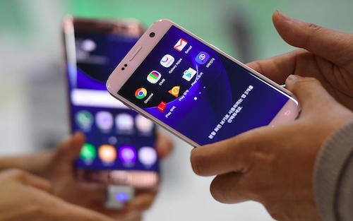 galaxy-s8-se-thach-thuc-su-thong-tri-cua-iphone