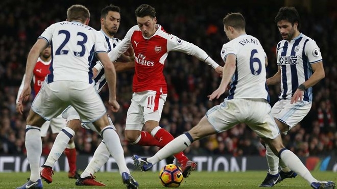 Ibra dan dau doi hinh tieu bieu vong 18 Premier League hinh anh 10