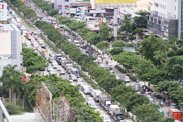 'Kẹt xe cửa ngõ Tân Sơn Nhất, đừng đổ lỗi quá tải sân bay'