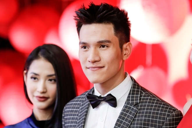 Diễn viên nhí òa khóc vì không được vào xem phim mình đóng