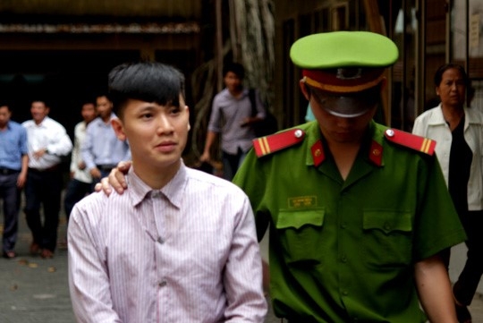 Gia nhan vien ngan hang chiem doat hon 2 ty dong hinh anh 1