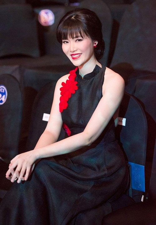 Hoa hậu Việt Nam 1994 Nguyễn Thu Thủy bất ngờ trở thành MC thời sự 3