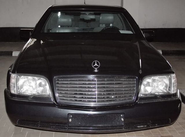 Mercedes-Benz chống đạn cũ của Tổng thống Nga được rao bán với giá chát - Ảnh 2.