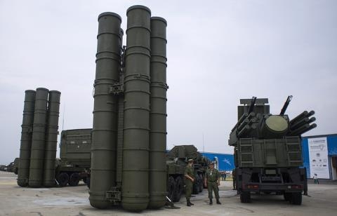 Pantsir-S1 va S-400: Cap doi mang lai binh yen cho Nga