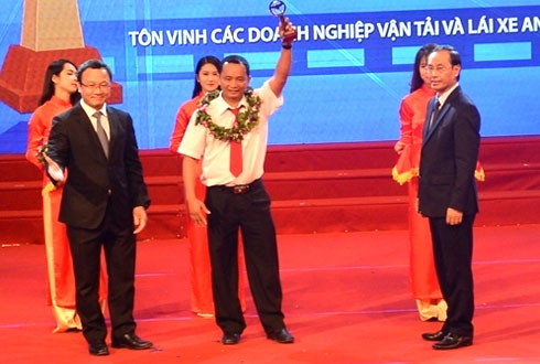 tai-xe-nhieu-lan-tra-do-cho-khach-duoc-nhan-vo-lang-vang-dac-biet