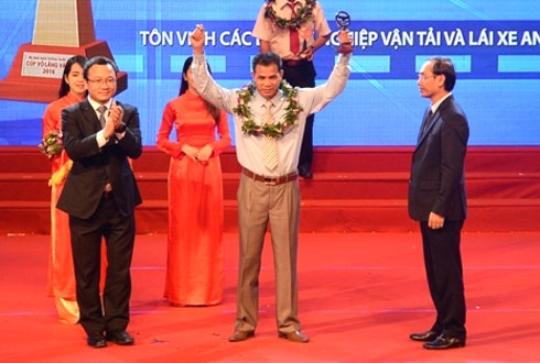 tai-xe-nhieu-lan-tra-do-cho-khach-duoc-nhan-vo-lang-vang-dac-biet-1