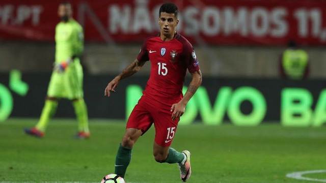 Barcelona sắp có sự phục vụ của Joao Cancelo