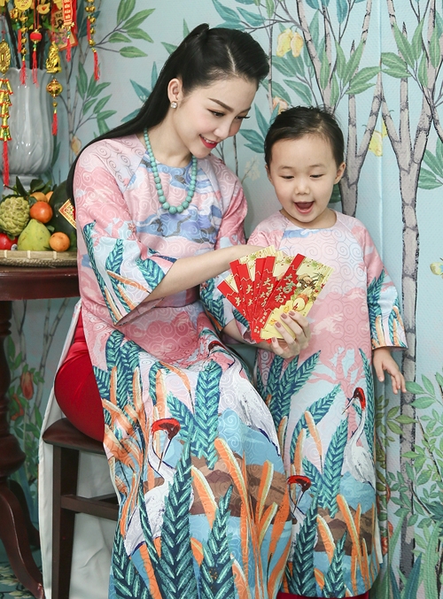 con-gai-linh-nga-lam-duyen-voi-ao-dai-tet-5