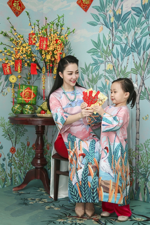 con-gai-linh-nga-lam-duyen-voi-ao-dai-tet-7