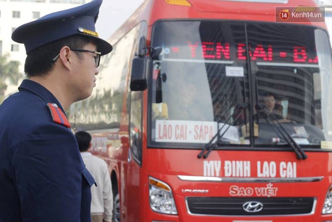 Nhà xe đình công, chuyển toàn bộ khách bị bỏ rơi ở bến Mỹ Đình sang Giáp Bát bằng xe buýt miễn - Ảnh 3.