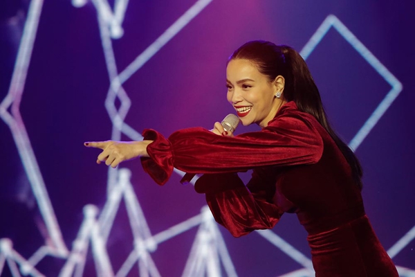 thu-minh-nhay-cuong-nhiet-khi-xem-ha-ho-trinh-dien-3