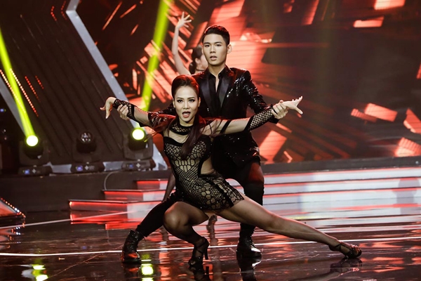 thu-minh-nhay-cuong-nhiet-khi-xem-ha-ho-trinh-dien-6