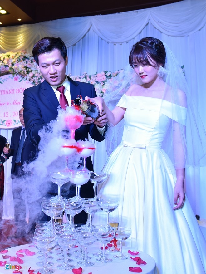 Vo 9X cua MC Tran Ngoc bat khoc trong le cuoi hinh anh 7