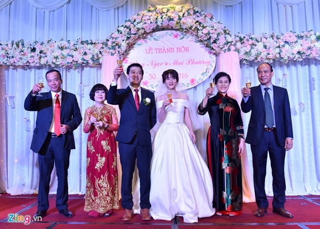 Vo 9X cua MC Tran Ngoc bat khoc trong le cuoi hinh anh 8