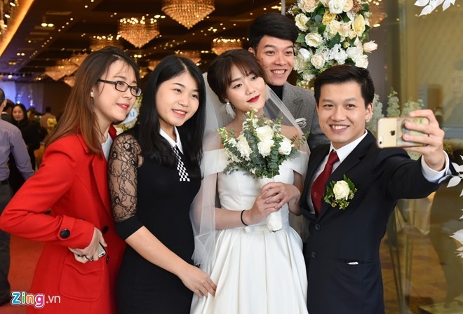 Vo 9X cua MC Tran Ngoc bat khoc trong le cuoi hinh anh 13