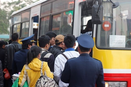 Hơn 50 lượt xe buýt miễn phí chở người dân bị từ chối phục vụ ở Mỹ Đình ảnh 2