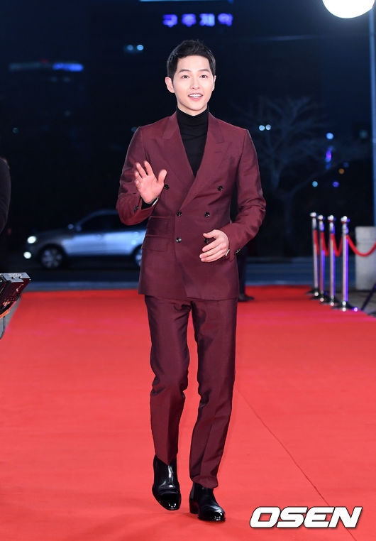 Thảm đỏ KBS Drama Awards: Dàn sao Hậu duệ mặt trời đổ bộ, Song - Song sáng nhất đêm nay - Ảnh 7.