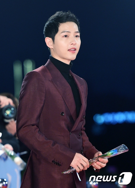 Thảm đỏ KBS Drama Awards: Dàn sao Hậu duệ mặt trời đổ bộ, Song - Song sáng nhất đêm nay - Ảnh 9.