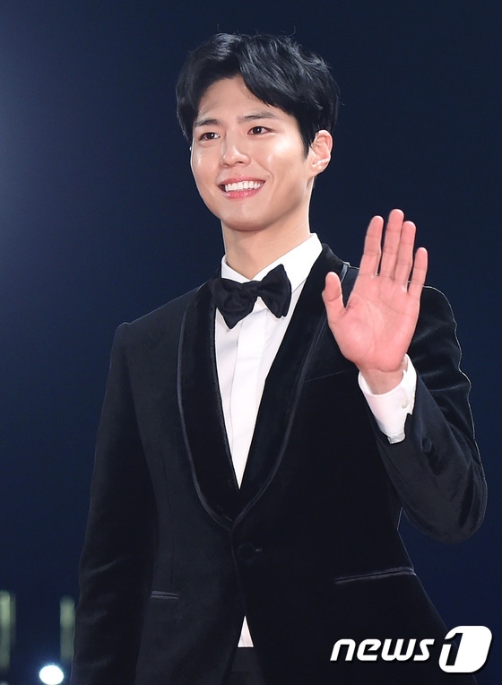 Thảm đỏ KBS Drama Awards: Dàn sao Hậu duệ mặt trời đổ bộ, Song - Song sáng nhất đêm nay - Ảnh 15.