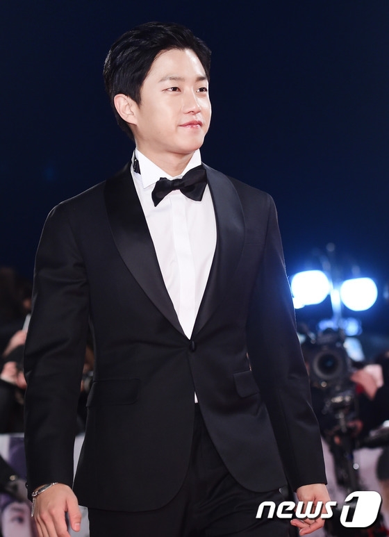 Thảm đỏ KBS Drama Awards: Dàn sao Hậu duệ mặt trời đổ bộ, Song - Song sáng nhất đêm nay - Ảnh 22.