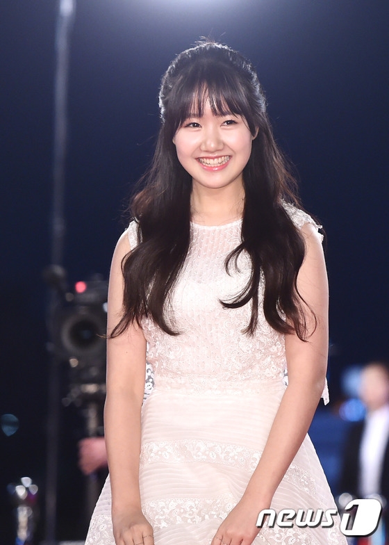 Thảm đỏ KBS Drama Awards: Dàn sao Hậu duệ mặt trời đổ bộ, Song - Song sáng nhất đêm nay - Ảnh 31.