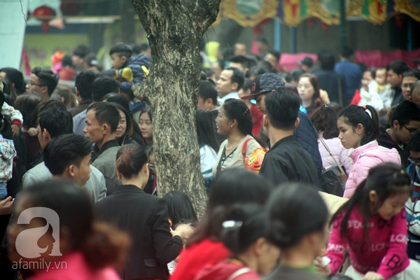 Hà Nội: Trời rét, các tụ điểm vui chơi chật kín người - Ảnh 14.