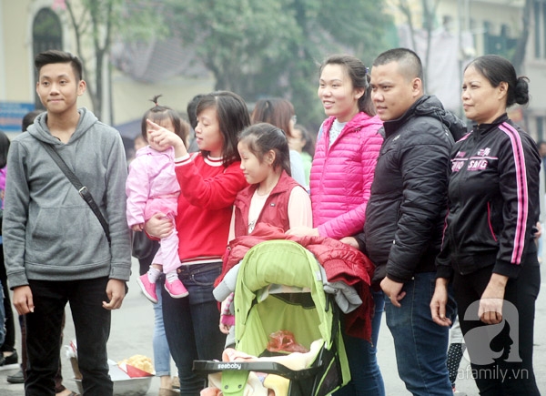 Hà Nội: Trời rét, các tụ điểm vui chơi chật kín người - Ảnh 21.