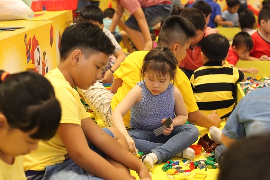  Ngoài các bé trai ra thì trò này còn được các bạn gái khá chuộng 