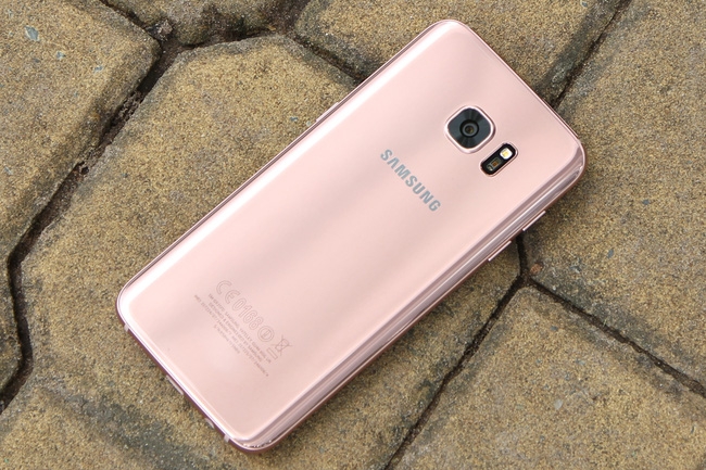 4 smartphone hồng đẹp mê mẩn đang bán tại Việt Nam - Ảnh 4.