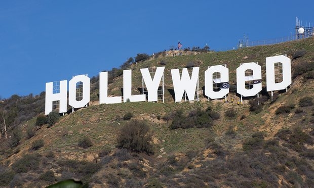 Chỉ sau một đêm, tấm biển Hollywood đã biến thành Hollyweed trước sự ngỡ ngàng của người dân - Ảnh 2.