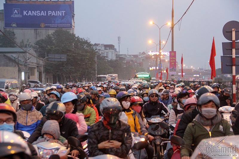 Nhích từng mét trên các ngả về Thủ đô sau Tết dương lịch