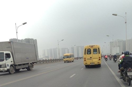 Nhiều nhà xe vẫn 'vợt' khách ở tuyến đường xuyên tâm Hà Nội ảnh 3