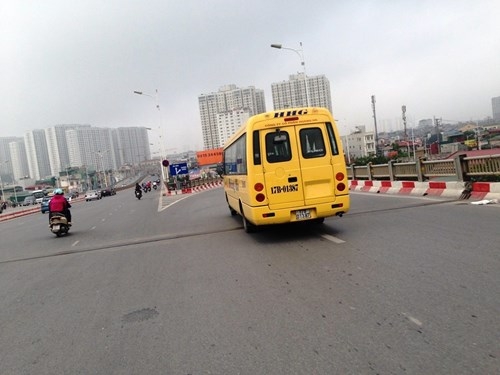 Nhiều nhà xe vẫn 'vợt' khách ở tuyến đường xuyên tâm Hà Nội ảnh 4